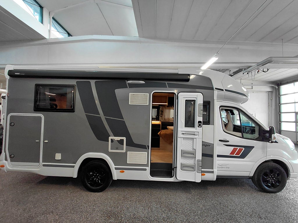 CHALLENGER 318 Graphite Edition M26 Ford Automat 165 HK Queenbed, elektrisk