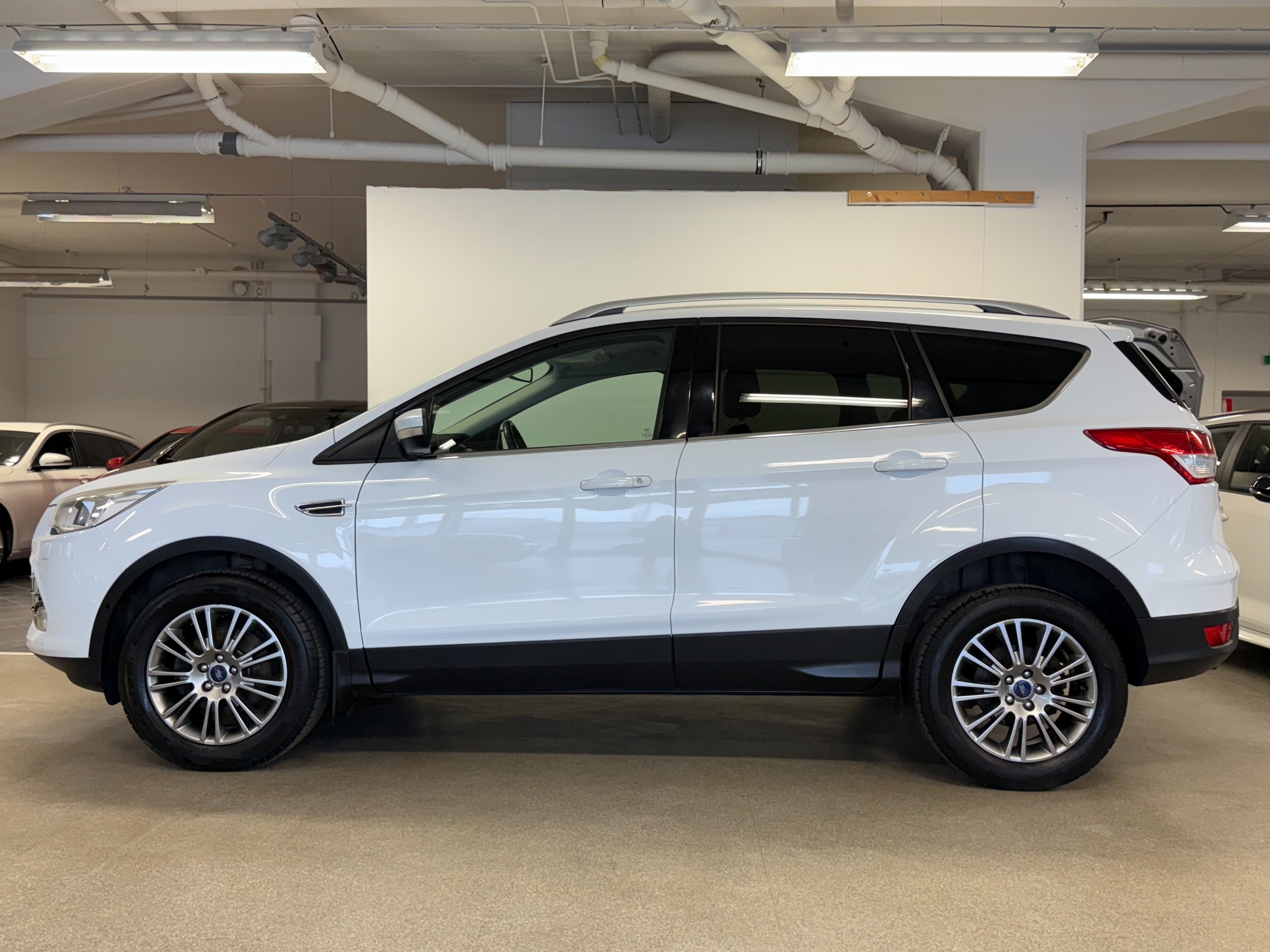 Ford Kuga 1.6 EcoBoost Titanium Euro 5 2013, photo 2/48