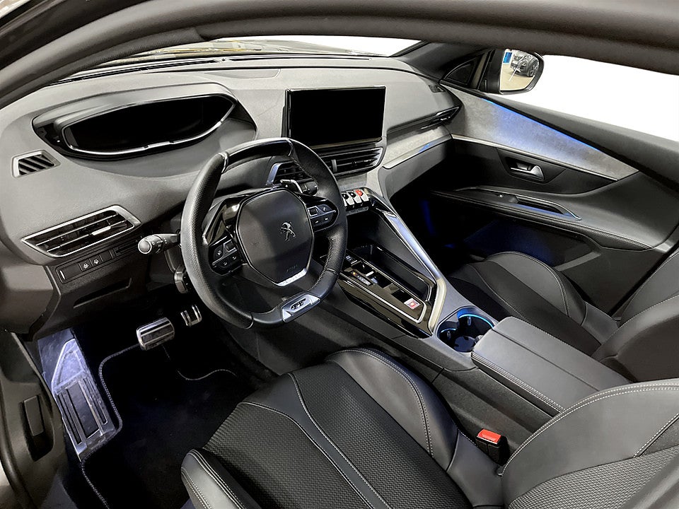 Bild på Peugeot 5008 GT 1.2 PT Aut 7-SITS B-KAMERA CARPLAY 130hk