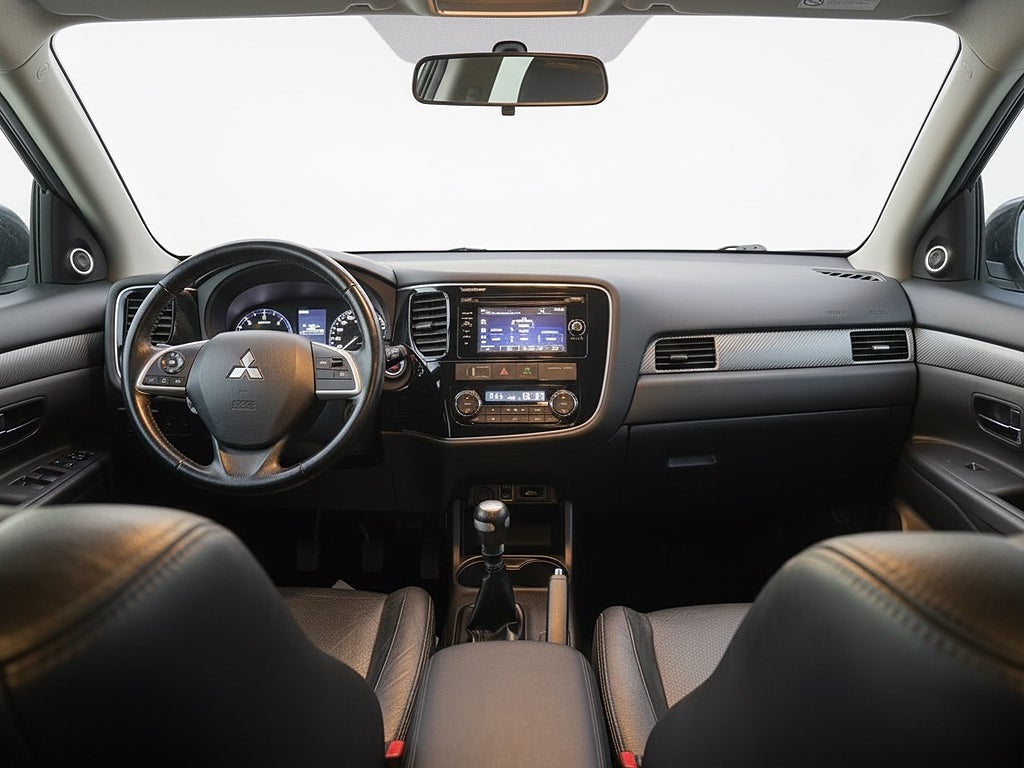 Mitsubishi Outlander  7 sits 2.2 Di-D 4WD Business