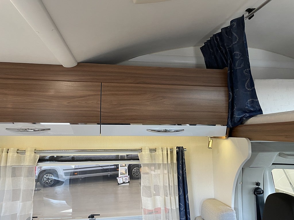 Pilote C 700 S /B-körkort/6-bältad/6-sovplatser - Pilote