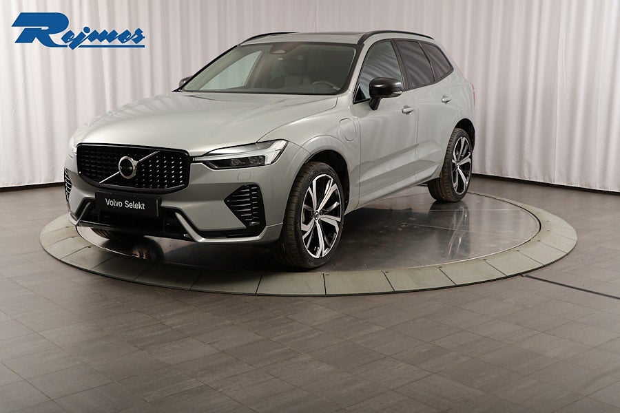 Volvo XC60 Recharge T6 Plus Dark Edition.