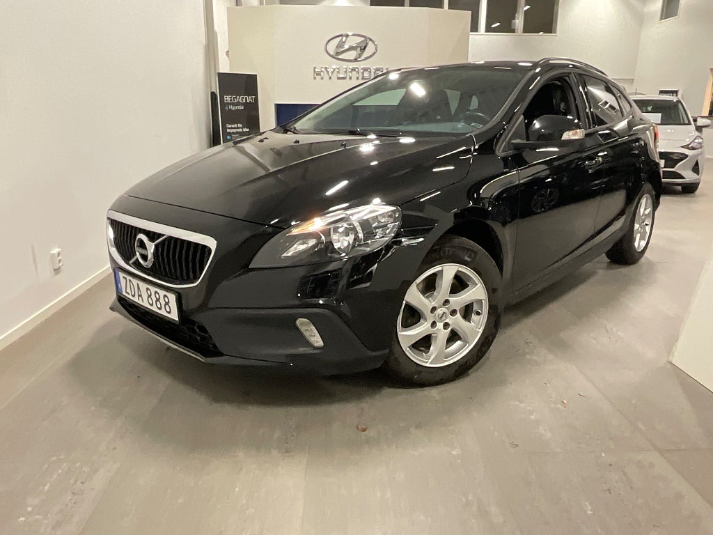 Volvo V40 Cross Country D3 150hk AUT Kinetic Värmare DRAG!