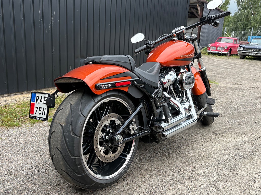 Harley-Davidson FXBRS Breakout 114CUI LÅGMILARE!