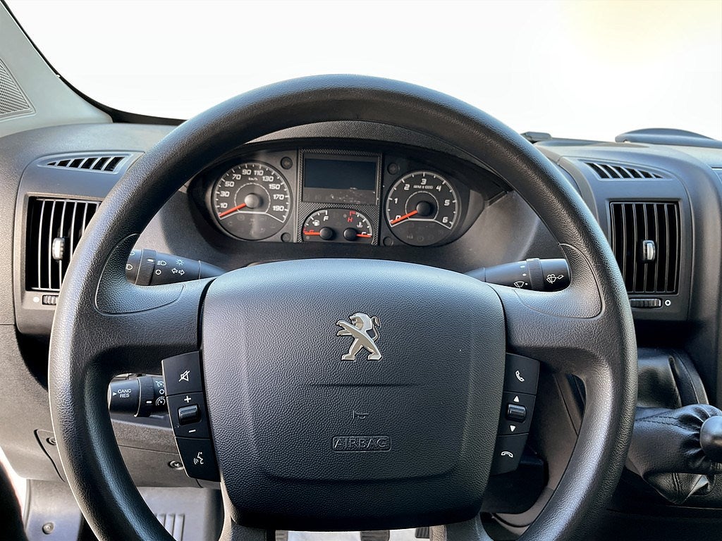 Bild på Peugeot Boxer Van 335 PRO+ 2.2 BHDi 140hk Aut L3H2 - B-KAMERA, DRAG