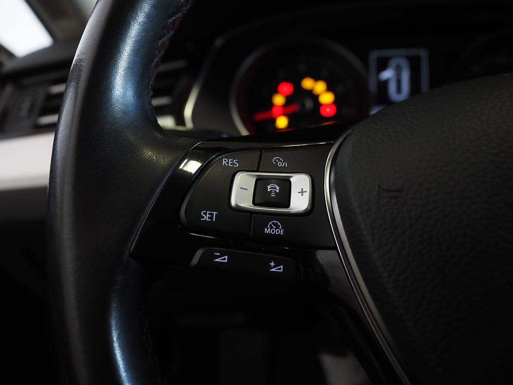 Volkswagen Passat Sportscombi 1.4 TSI 150hk Dragkrok Kamera 2018