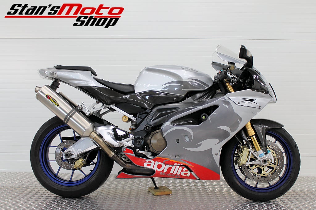 Aprilia RSV 1000 R Factory Akrapovic