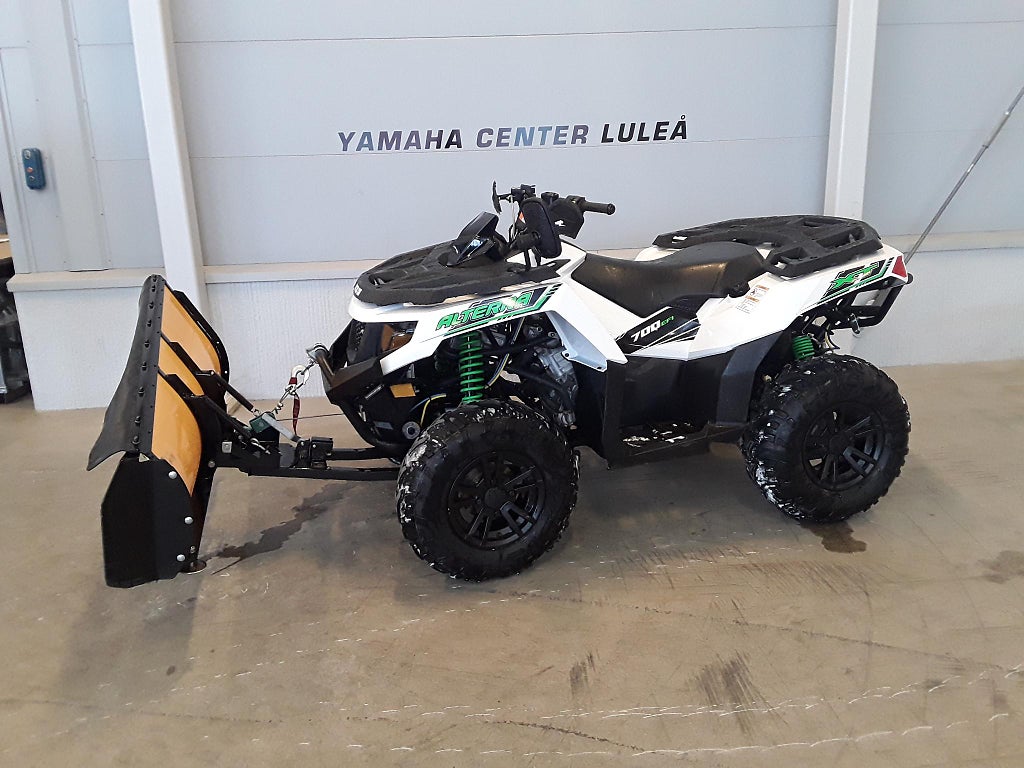 Arctic Cat ALTERRA 700 XT EPS TRAKTOR A SERVO
