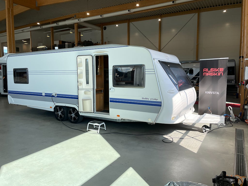 Hobby 650 KFU PRESTIGE / ALDE / Barnkammare / Cykelställ / Förtält / 