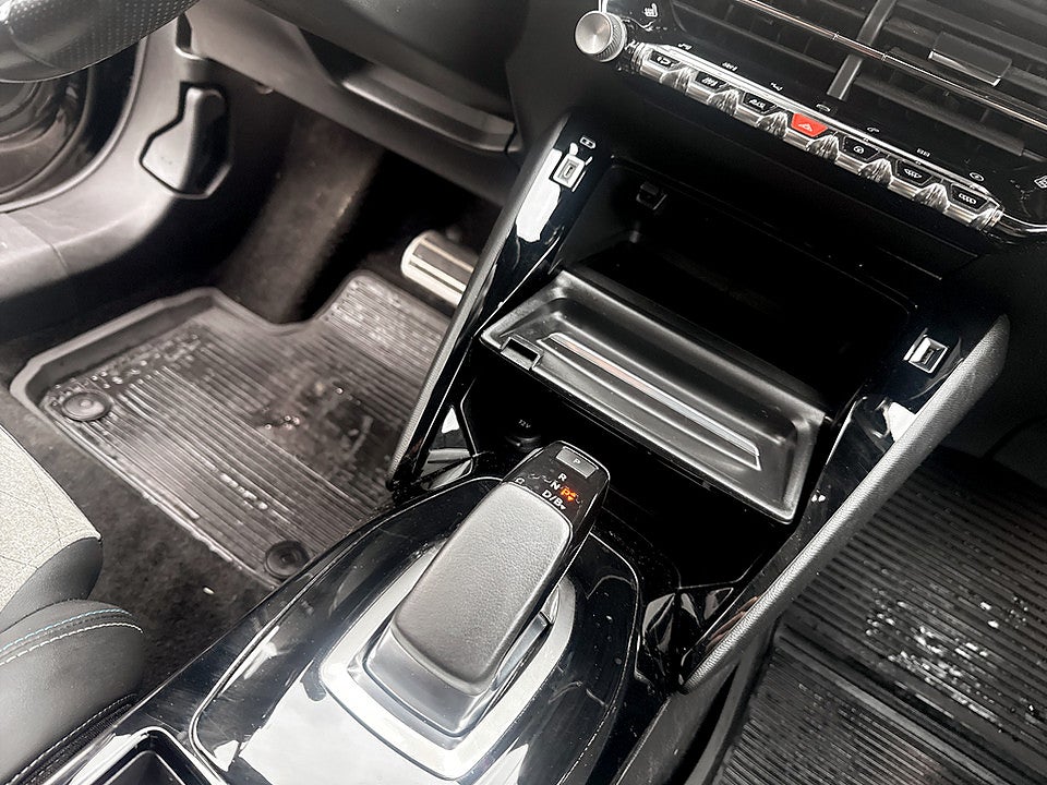 Bild på Peugeot e-2008 GT 50kWh 136hk Aut B-KAMERA CARPLAY