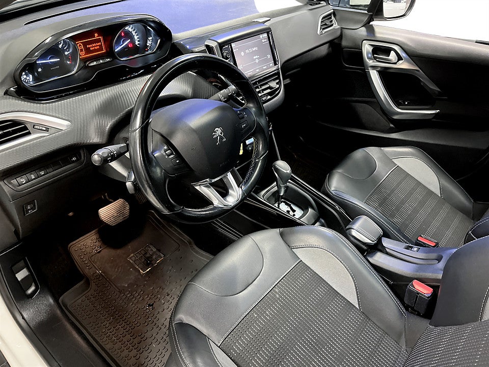 Bild på Peugeot 2008 Allure 1.2 PT 110hk Aut - P-SENSORER BAK