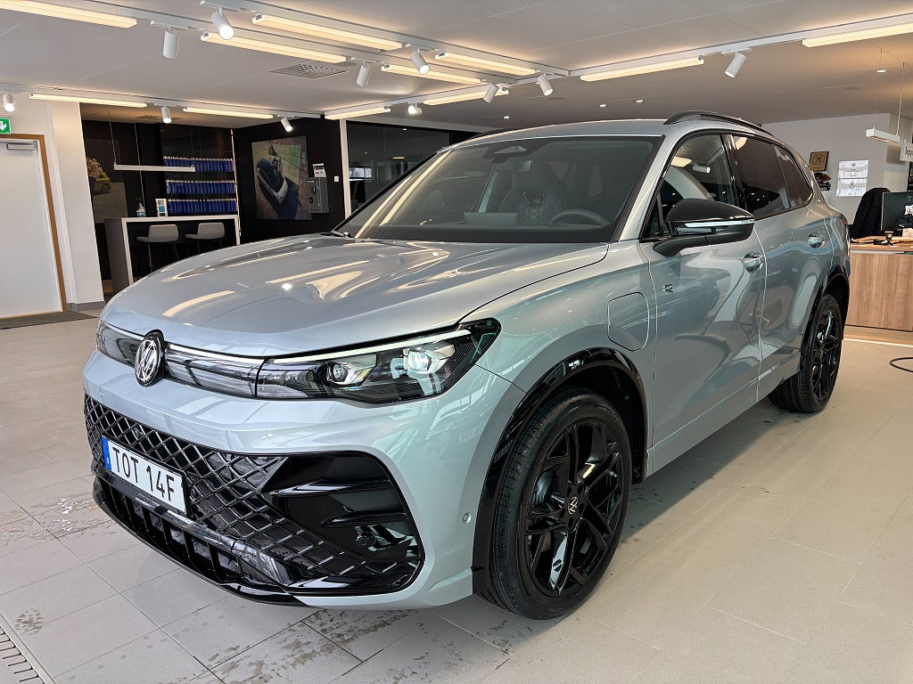 Volkswagen Tiguan eHybrid R-Line-Edition BLACK STYLE LEV 4395kr/mån