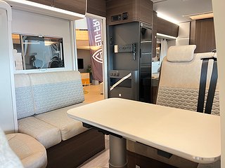 Husbil-halvintegrerad Adria Coral 670 SLT Supreme 12 av 37