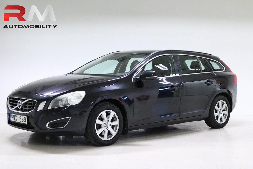 Volvo V60 T3 MOMENTUM DRAGKROK D-VÄRME P-SENSORER XENON 