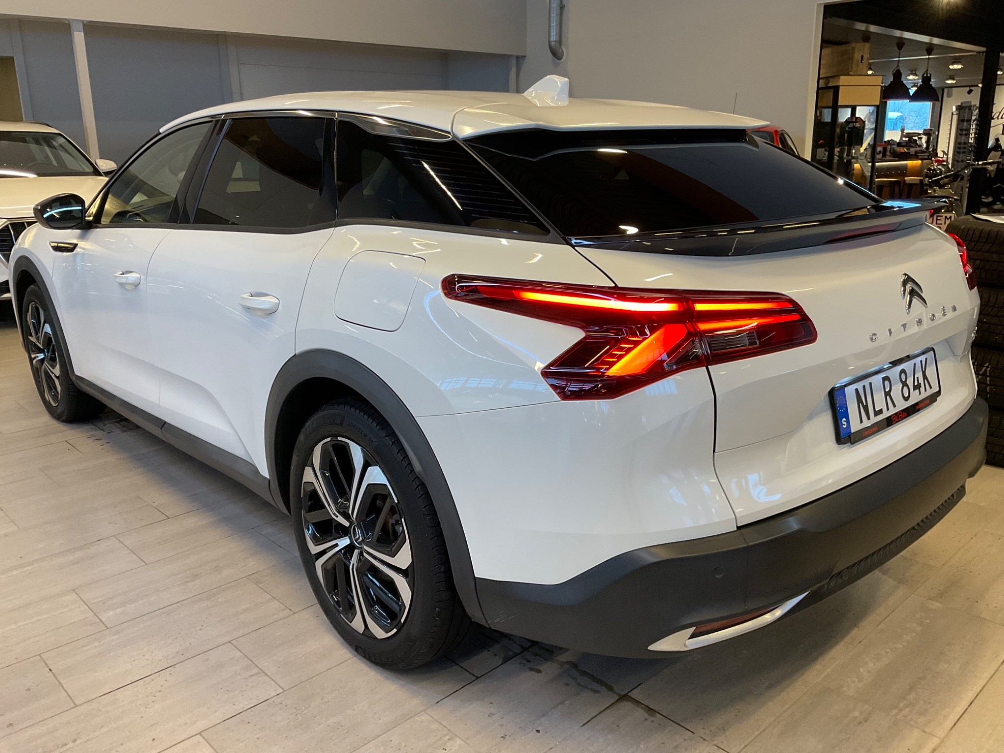 Citroen C5 X PLUG-IN-HYBRID EAT Shine 2022, kuva 6/44