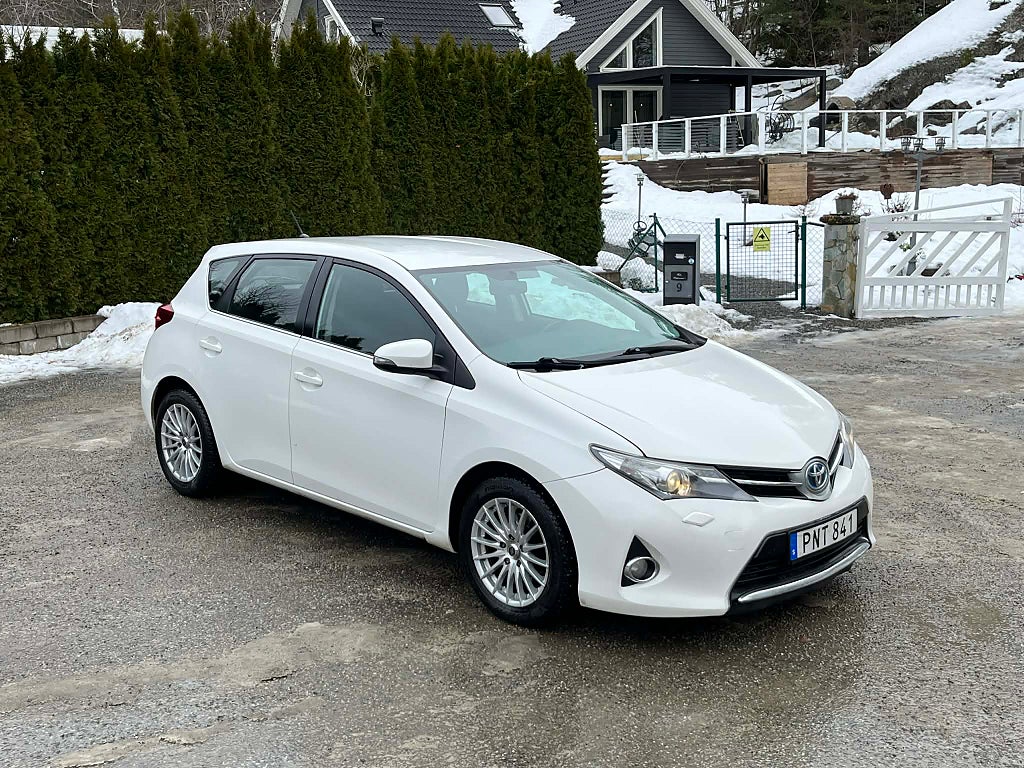 Toyota Auris 2.0 D-4D Active, nybesiktad, 124hk – 2014
