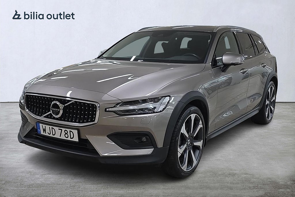 Volvo V60 Cross Country B4 AWD Adv SE Panorama Värmare 360 kamera Nav Dragkrok