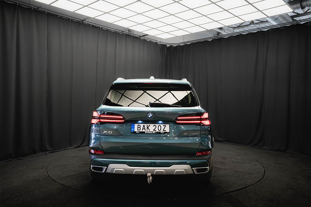 BMW X5 xDrive50e INNOVATION SKY PANO LUFT DRAG H/K HUD MOMS