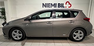 Toyota Auris 1.6 D-4D Active Mvärm Kamera Kamkedja S/V-hjul