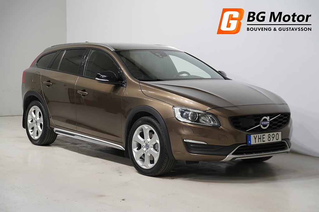 Volvo V60 Cross Country D4 190HK AWD Aut Summum Värmare/Elstol/PDC/Navi/Skinn
