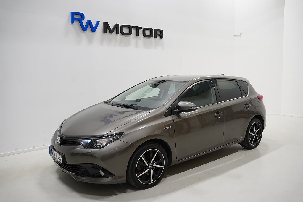 Toyota Auris Hybrid e-CVT 136hk Intense Edition B-kamera Farthållare