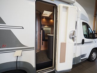 Husbil-halvintegrerad Knaus Van TI 550 5 av 19
