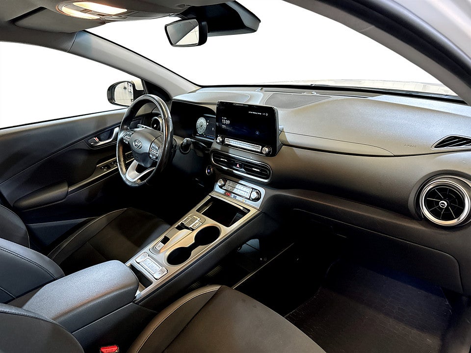 Bild på Hyundai Kona Essential 64kWh 204hk Aut B-KAMERA CARPLAY