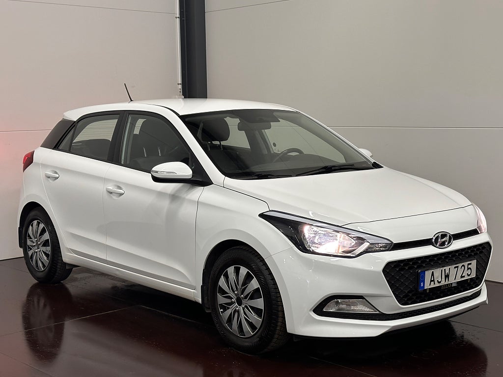 Hyundai i20 1.2 84HK COMFORT RATTVÄRME AUX ISOFIX M+S DÄCK 0,4L/MIL