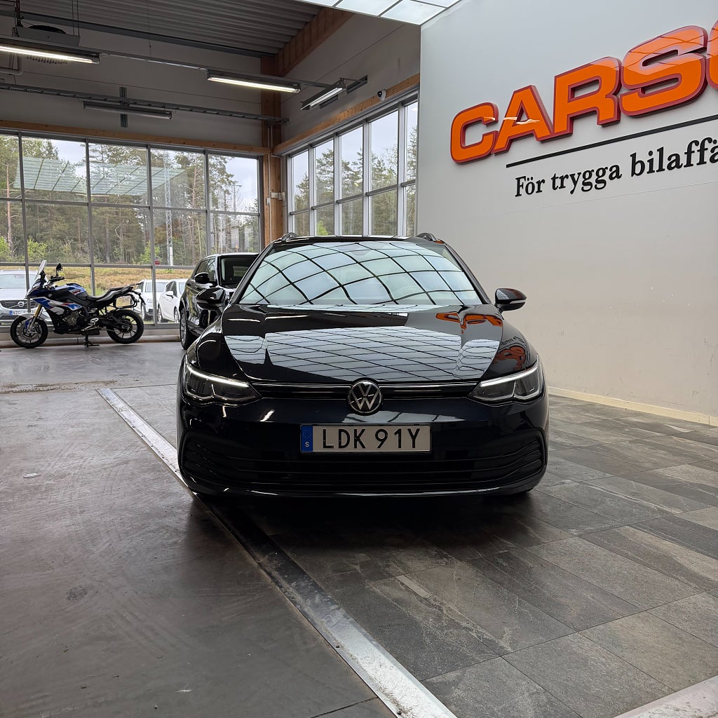 Volkswagen Golf Sportscombi 1.5 eTSI Base Carplay Cockpit Värmare Drag