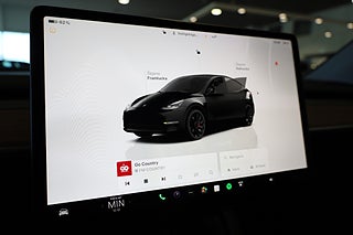 SUV Tesla Model Y 15 av 16