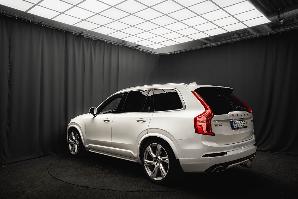 Volvo XC90 D5 AWD R-Design 7-SITS PANO LUFTFJ B&W DRAG HUD 360