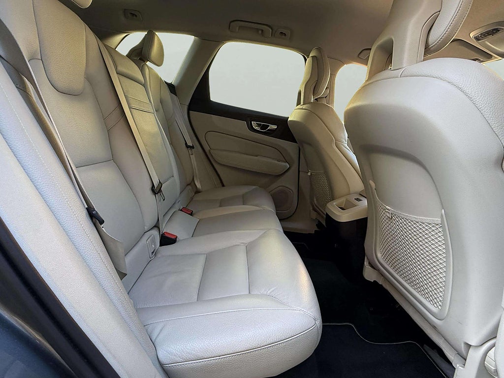 Volvo XC60 T5 AWD Geartronic Momentum Pro Edition* 12 mån garanti* - miniatyr 16