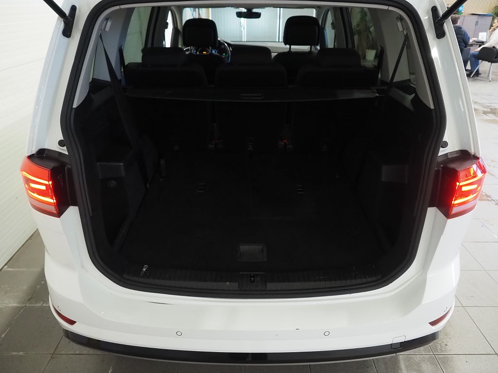 Volkswagen Touran 1.5 TSI 150hk DSG R-Line | 7-sits | Pluspaket | 2021