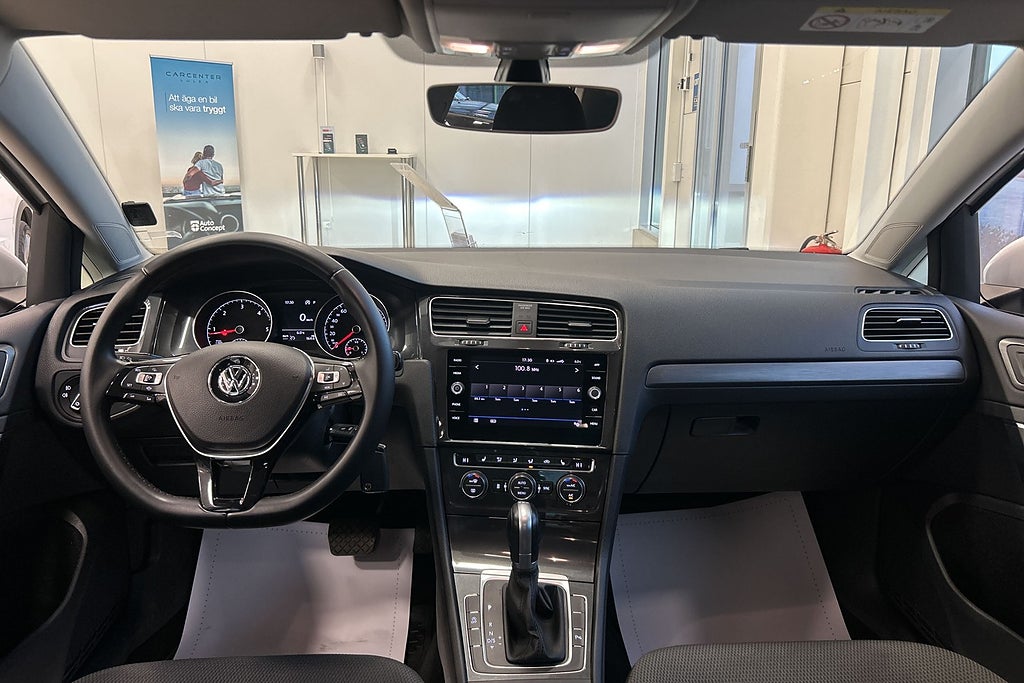 Volkswagen Golf 5-dörrar 1.6 TDI Automat Värmare/P-Sensorer/Carplay