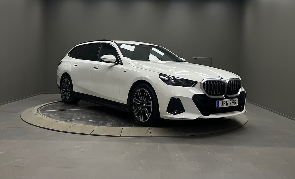 BMW 530e xDrive Touring/ M Sport/ Innovation/ Komfortstolar