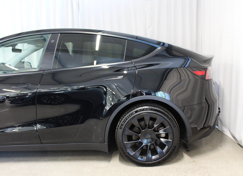 Tesla Model Y Standard Range RWD 299HK, Drag, Värmepump, 3,99% Ränta