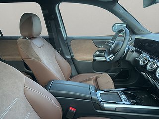 SUV Mercedes-Benz GLB 3 av 4
