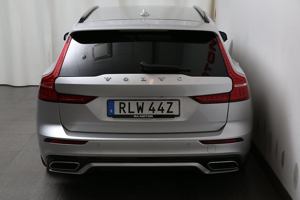 Volvo V60 Recharge T6 AWD 340hk R-Design |Navi|Kamera|Voc| 2022