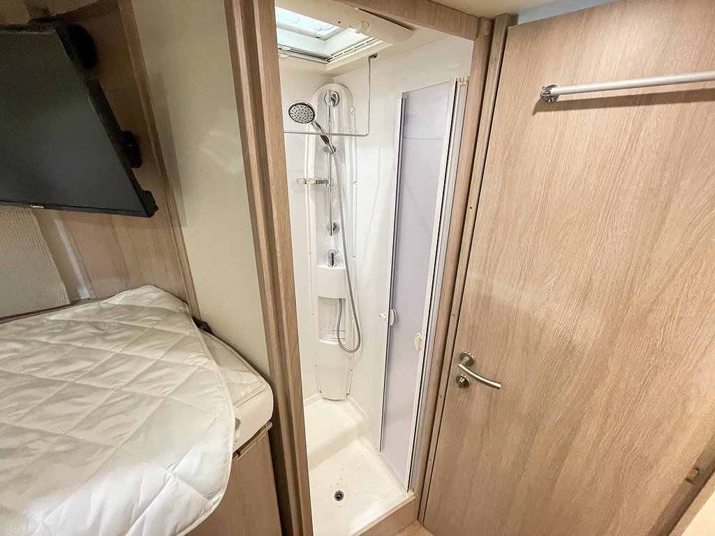 Rapido 866 F / Automat / AC bodel / Solcell / Taksäng  - Rapido