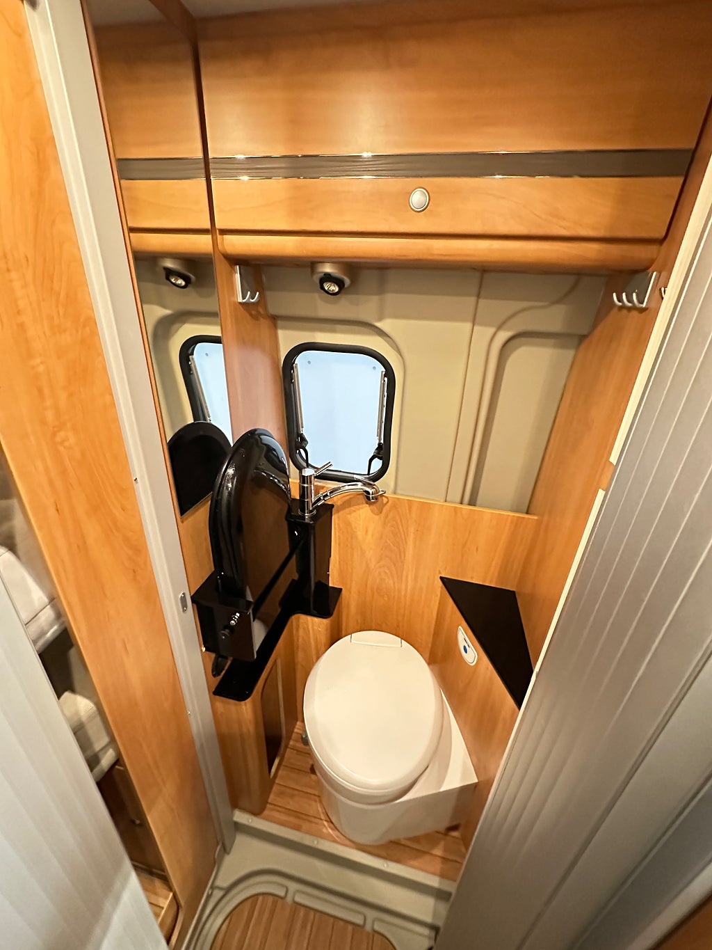 Pössl Roadstar 600 L,  Långbädd, 5.99 m , Automat thumbnail