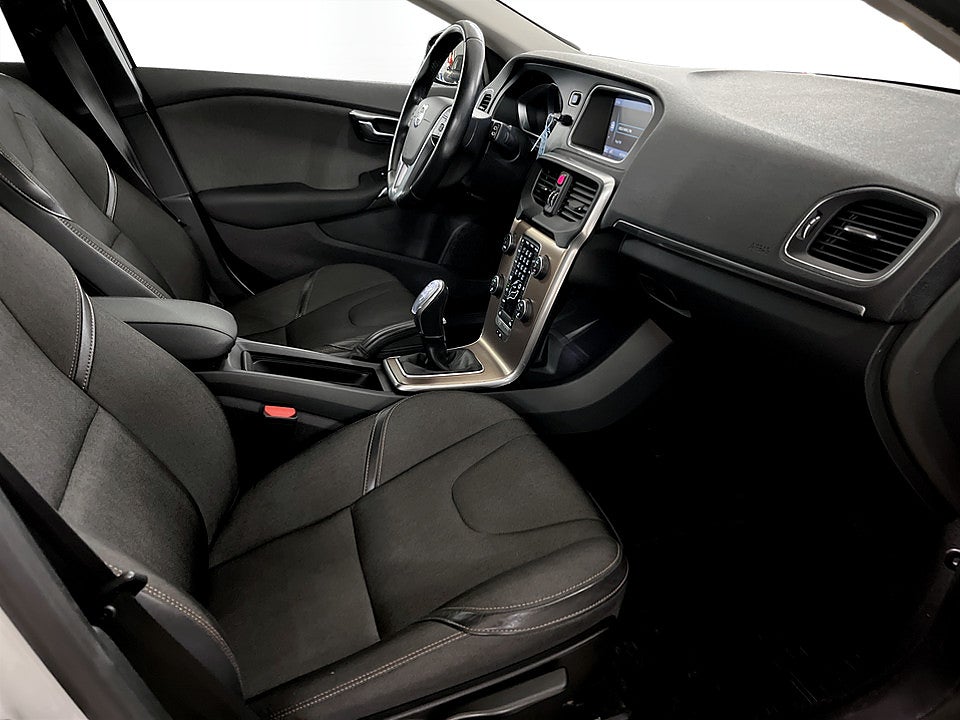 Bild på Volvo V40 Cross Country Momentum D2 B-KAMERA VOC & NAVI 115hk