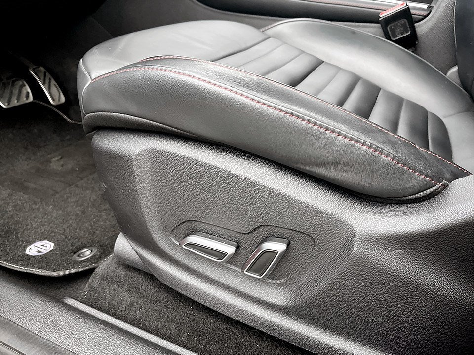 Bild på MG EHS PHEV LUXURY 258hk - PANORAMA,DRAG