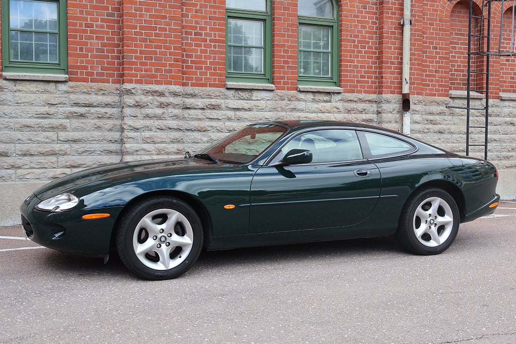 Jaguar XK 8 4.0 V8 284 hk Automat / Mkt välvårdad / Få brukare