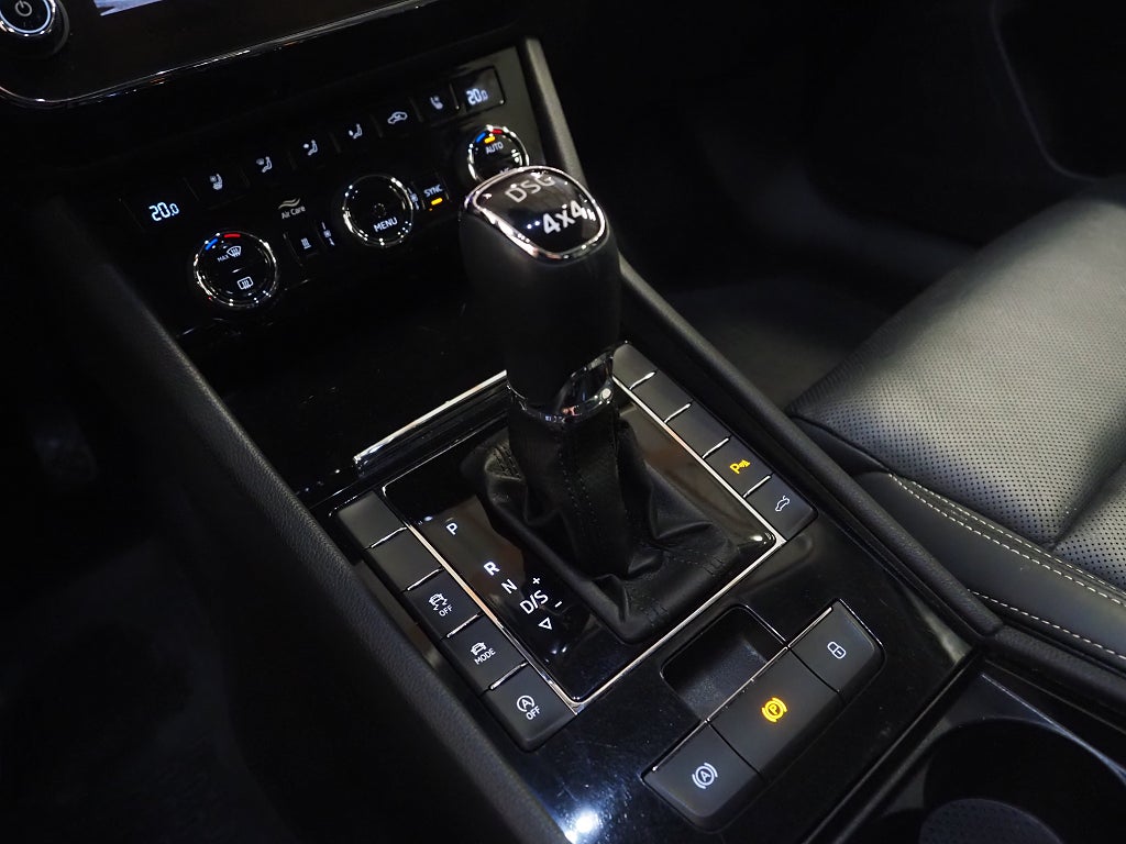 Skoda Superb TDI 190hk 4x4 L&K | Cockpit | Drag | D-värm | Navi |