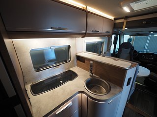 Husbil-integrerad Knaus L!ve I 700 MEG 7 av 20