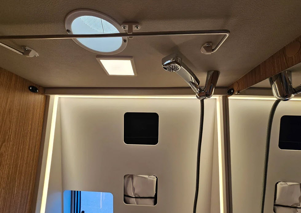 Weinsberg 630  Carabus ME Edition Fire , automat,  långbädd thumbnail