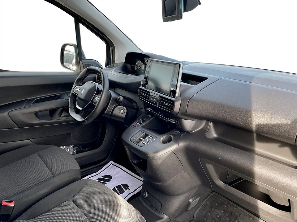 Bild på Peugeot e-Partner L1 PRO+ 50kWh CARPLAY NAVI FARTHÅLLARE