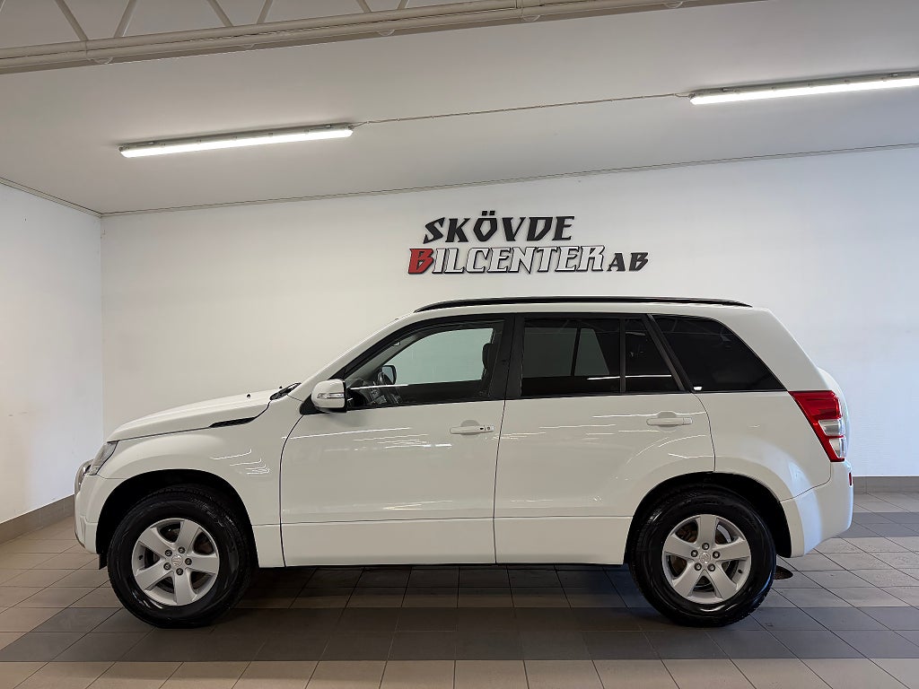 Suzuki Grand Vitara 2.4 4WD/Nybesiktad/Dragkrok/KeylessGO/Motor&Kupevärmare