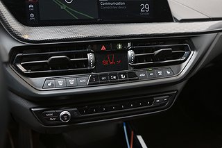 Halvkombi BMW 118I 21 av 25