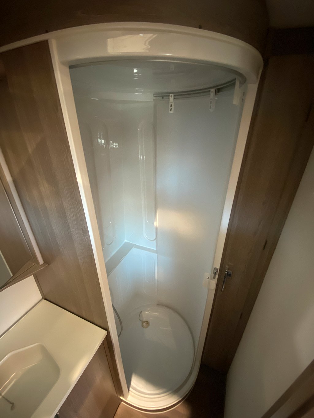 Kabe Royal 780 ETDL KS  / Mover / AC / Ugn / 3.339kr/mån - Kabe